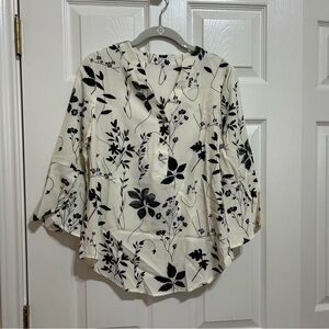 Chic Floral Women's Blouse - Black and Cream